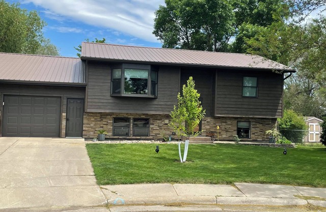 3-bedroom house in lovely Pierre with AC, WiFi. Super host on the other site