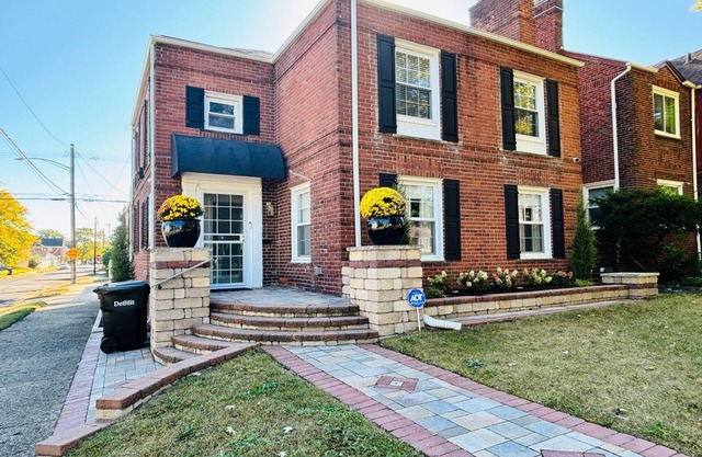 3-bedroom house in terrific Detroit near the Avenue of Fashion