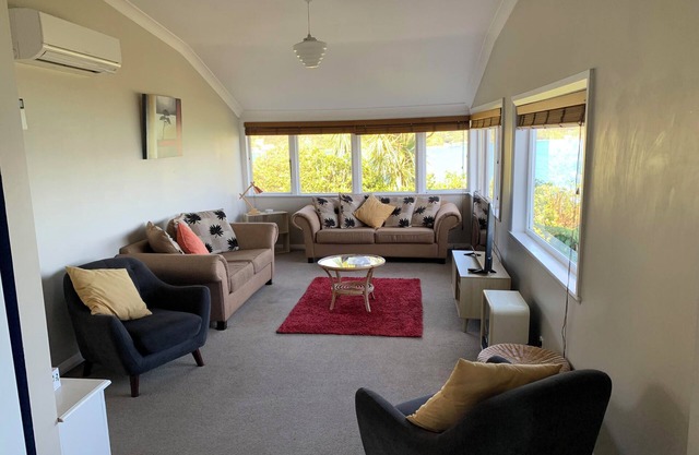 3 Bedroom House with Amazing Sea Views.