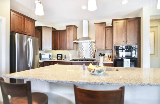 3 Bedroom in 55 and older community in Dove Mountain. Perfect for Entertaining!