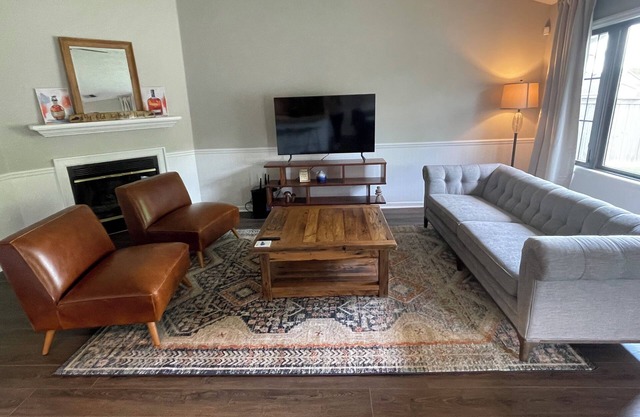 3-bedroom King Suite Garage with WiFi