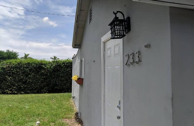 3 Bedroom Miami Home, 15 Minutes to the Beach!