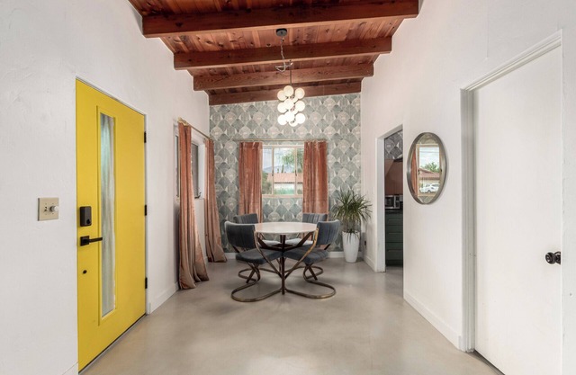 3 bedroom Mid Century home with easy access to everything! Pet friendly!