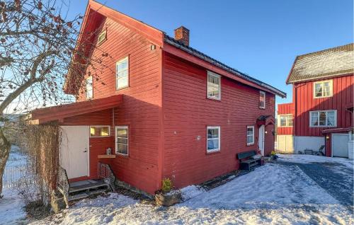 3 Bedroom Nice Apartment In Brøttum
