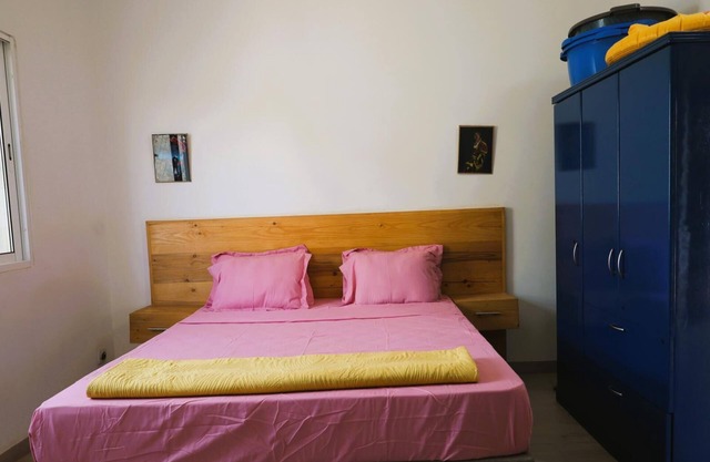 3-bedroom villa in marvelous Nianing with AC, WiFi, pool and beach access!