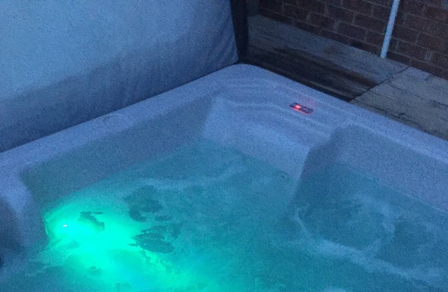 Hermoso escape aislado con piscina, jacuzzi y jacuzzi, perfecto para una escapada!
