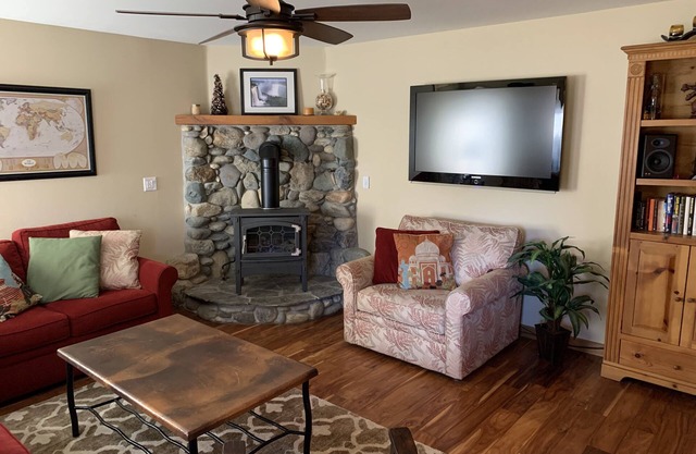 2 dormitorios más LOFT Family Friendly Condo actualizado cerca de Ski Hill, lago y senderismo