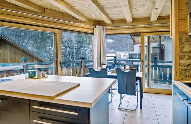 3-CHALET HIMALAYA****SERRE CHEVALIER CHALETS D'HINOUKA at the foot of the slopes