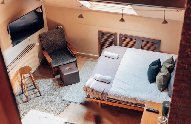 3/Comenstay.be/ Cozy Mezzanine Bedroom Duplex-Bathtub+Boardgames @ City Center!