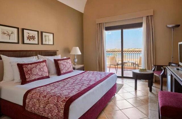 3 Family Rooms w/ Seaview l Spa, Diving Spots, Pools & Kids’ Club Fun