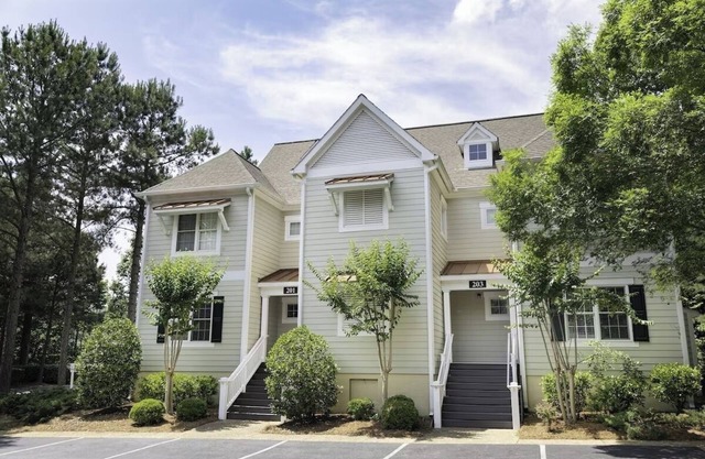 3 High-End Villas w/ Plush Bedding + Full Kitchen in Peaceful Setting