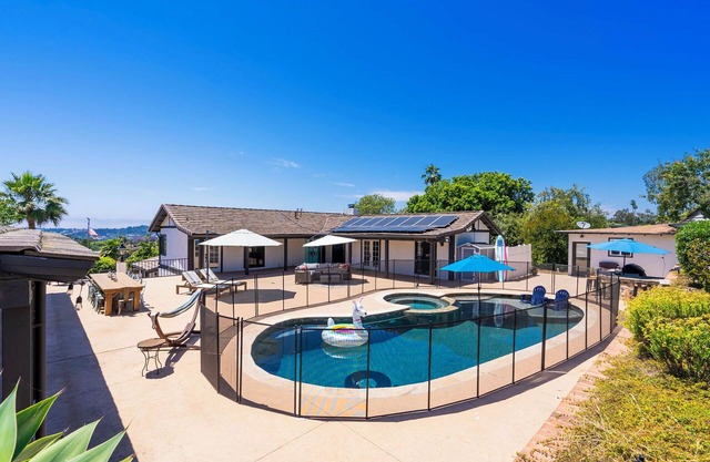 3 House Estate- Family Adventureland, sleeps 20+