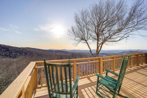 3 Mi Beech Mtn Resort Cozy Studio with Deck and View!