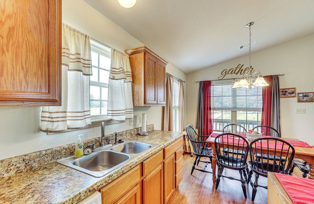 3 Mi to Arkansas River: Rural Family Home w/ Yard