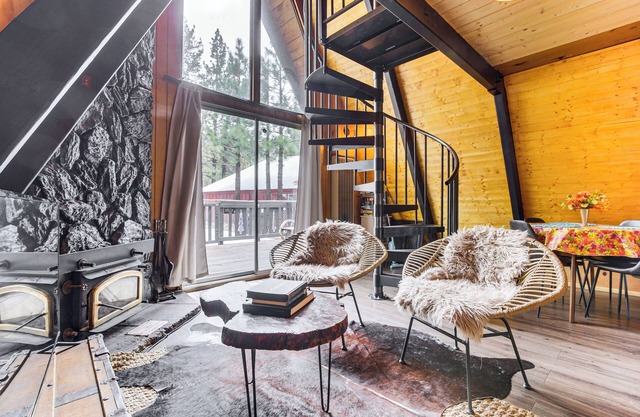 3 Mi to Big Bear Lake: A-frame Cabin w/ Deck!