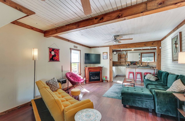 3 Mi to Blackwater Falls: Peaceful Retreat w/ Deck