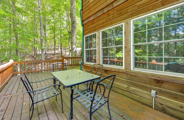 3 Mi to Dale Hollow Lake: Wooded Retreat w/ Decks!
