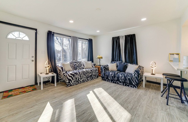 3 Mi to Hard Rock Casino: Charming Home in Gary!