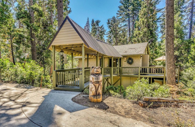 3 Mi to Shaver Lake: Cozy 'Bears Hideaway' Cabin!
