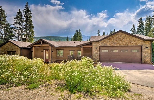 3 Mi to Ski Resort Modern Breck Home with Hot Tub!