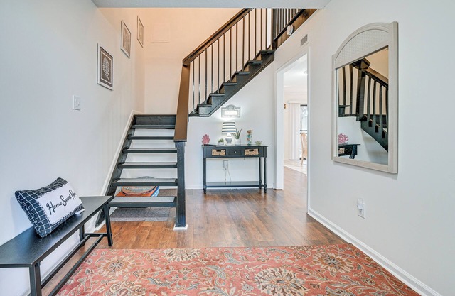 3 Mi to Surfside Beach & Pier: Townhome w/ Balcony