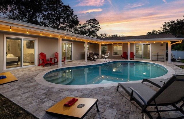 3 Mins to Beach~ Heated Pool~ Ping Pong~Pool Table