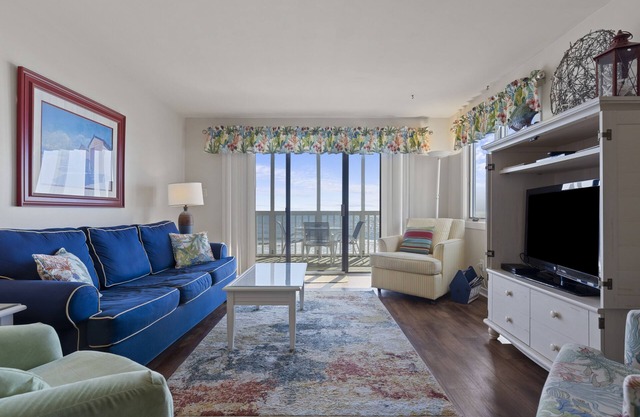 2 BR Condominio frente al mar con excelentes vistas panorámicas !!