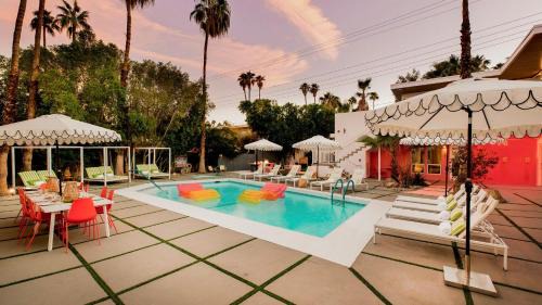 3 Private 1 Bedroom Units at The Wesley Sleeps 12
