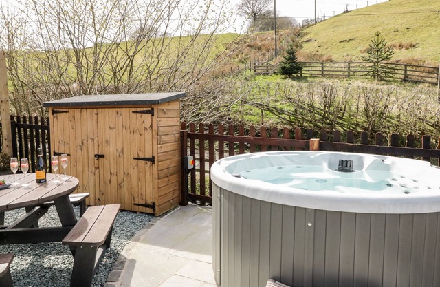 3 ROCK TERRACE, character holiday cottage in Glyn Ceiriog