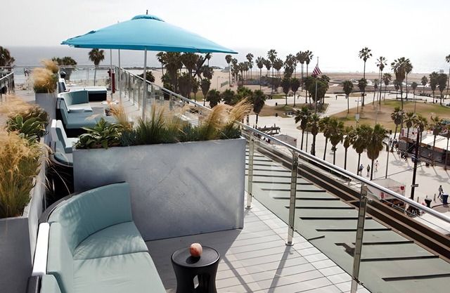 3 Rooms w/ Balcony Near the Beach | Kitchen | Rooftop | Free Breakfast