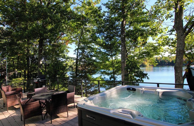 3 Sandy Beachfront Cabins & Hot Tub on Beautiful Spider Lake - Betty's Hideout