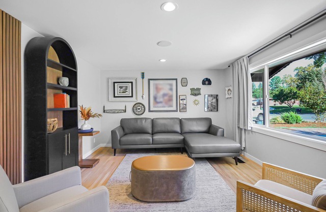 3 Ski Resorts 6 mi, Designed for Comfort, 1 Cal King, 3 Queens, Mountain Views