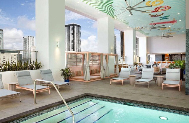 3 Sophisticated Rooms in Miami Downtown - Enjoy Live Music & Happy Hour