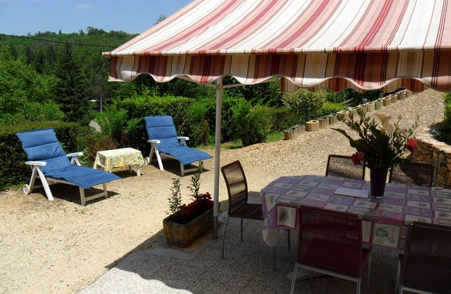 Casa de piedra clasificada 3 estrellas en el corazón de PERIGORD NOIR cálida bienvenida