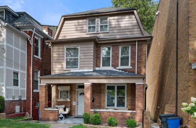 3 Story home w/ 11 beds! | Close to Pitt & CMU!