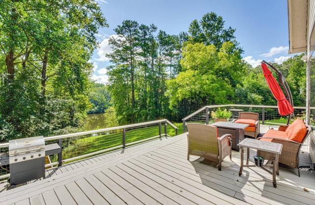 30 Acres & Pond: North Georgia Mtn Farmhouse