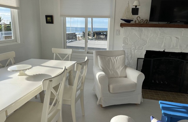 White Beach House: pasos del océano y las vistas, bañera de hidromasaje $ 475 / noche excepto festivos