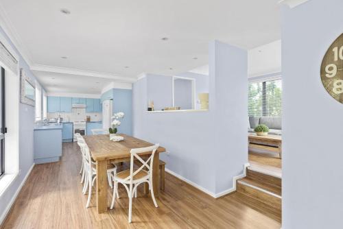 32 Degrees South, 40 Government Rd - Pet Friendly, Linen, Air Con, WiFi