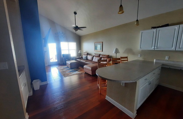 321 - Lakefront Condo, Impresionantes vistas, piscinas, perfecto para las familias