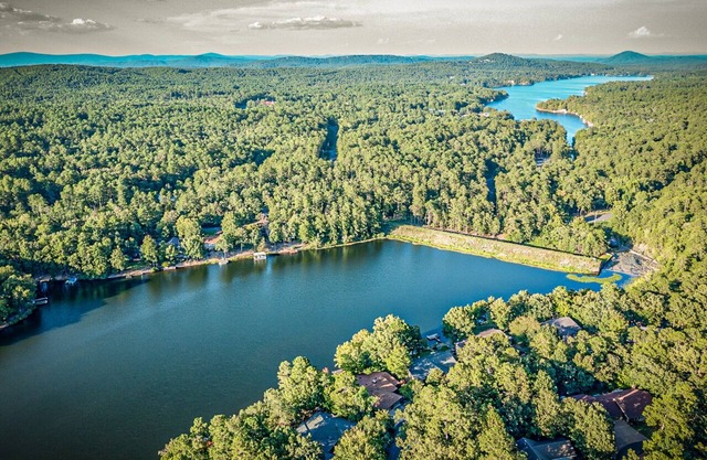 35 Alicante Place - A spacious home on the main channel of Lake Pineda in Hot