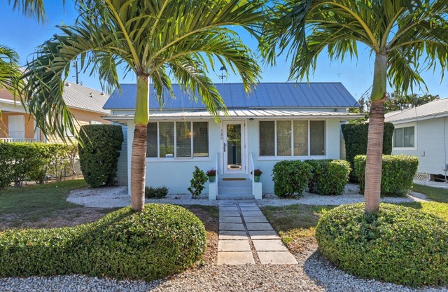 380 Tarpon - 3 bed - 2 bath - in the Village - close to everything - Historic Home