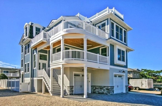 Nueva casa de 3800 pies cuadrados con vista al mar y vista al mar - Piscina - 6 recámaras - 6. 5 baños