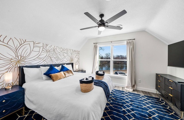 Modern 3BD Home | 5m Downtown Elkhart | 30m ND