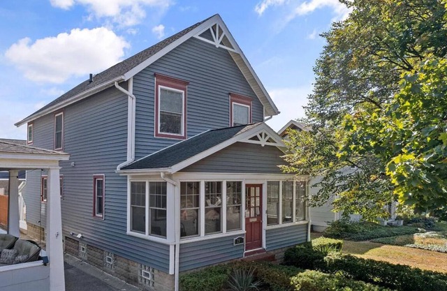 3Bed & 3Bath in Downtown Plymouth. Relax and Enjoy!