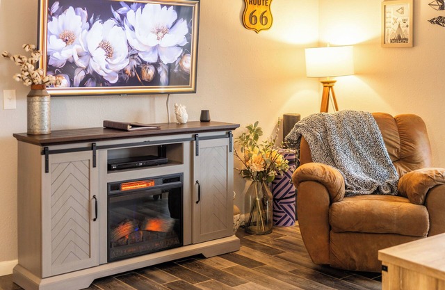 King, Pet Friendly, WiFi, Fireplace, Fenced Yard, Patio