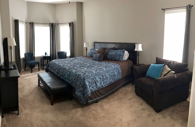 3BR / 2BA Amplio, NE Heights, excelentes vistas a la montaña, a minutos del centro