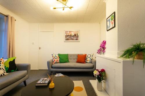 3Br-5Guests-Parking-Netflix-10minCentralNottingham