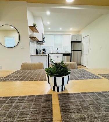 3BR Apartment Free parking 4 miles from Boston