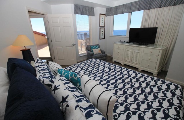 3BR Beachfront Condo 16th Flr Two Master Bedrooms, Pool Fitness Center At Westwinds Resort