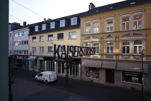 3BR - City Apartments - 10 min to ICE